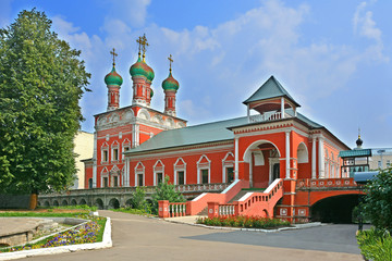 Fototapeta na wymiar Moscow. Vysoko-Petrovsky monastery
