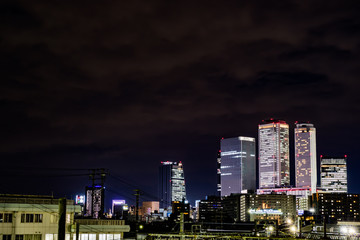 名古屋の高層ビルの夜景