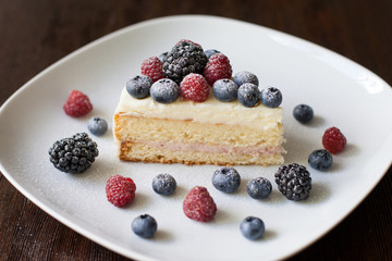 Pie with fresh berries