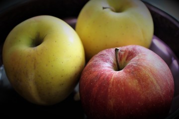 An image of apples