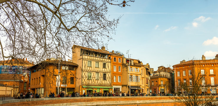 Place de la Daurade en hiver &agrave; Toulouse, Occitanie, France