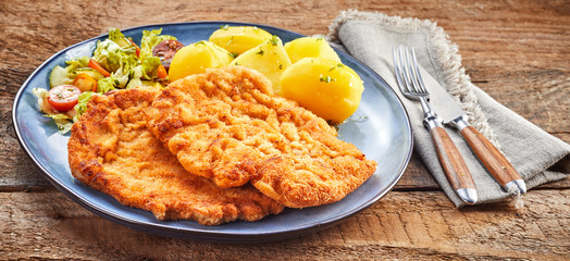 Schnitzel with boiled potatoes