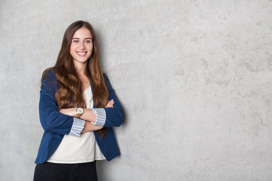 business woman lean on wall with copyspace at right side