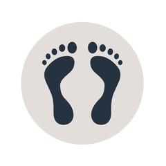 Icono plano huellas de pies en circulo gris