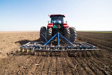 Fototapeta premium Tractor preparing land