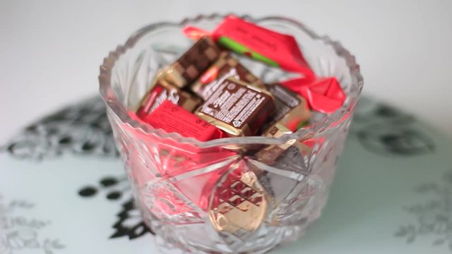 Vase rotating with candies