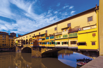 Fototapeta na wymiar Ponte Vecchio Bridge crossing the Arno River in Florence, UNESCO World Heritage Site, Tuscany, Italy, Europe