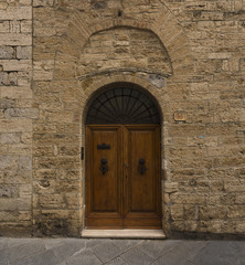 Fototapeta na wymiar A beautiful entrance door in San Gimignano_Tuscany, Italy, Europe