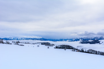 Winterlandschaft Panoramaaufnahme mit Schnee und Wolken