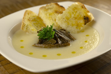 Cauliflower Soup With Mushrooms and Toast