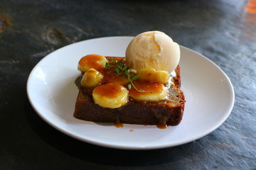 Honey toast wiht ice cream dessert 