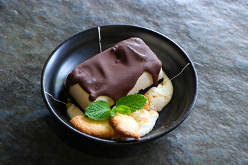 Honey toast wiht ice cream dessert 