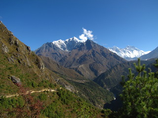 Fototapeta na wymiar Highland Trail for tourists in the Himalayas