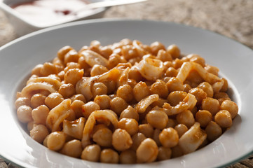 chickpeas with squid