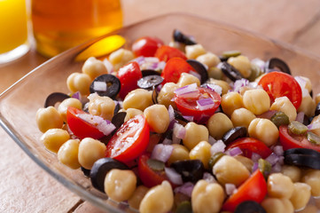 chickpeas with tomatoes and black olives