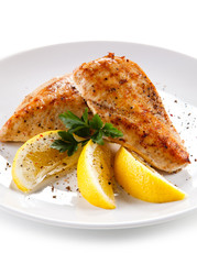 Grilled chicken fillet and vegetables