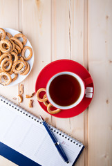 Tea with bread rings
