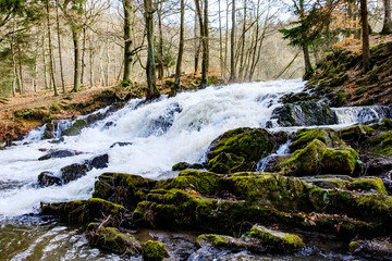 Harz Wasserfall der Selke bei Alexisbad im Harz mit Hochwasser