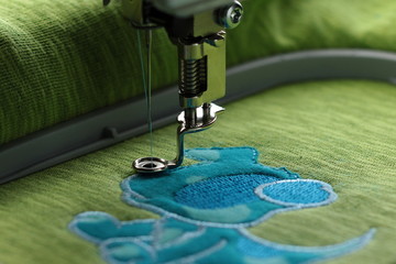 Embroidery with embroidery machine - comic dog application - satin stitch border with visible...