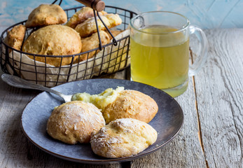 cheese buns with cream