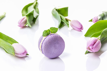 Obraz na płótnie Canvas Lavender macaron with mint and tulips. Spring composition