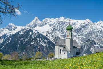 Frühling in den Alpen