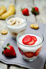 Greek yogurt strawberry and banana parfaits