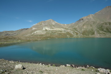 Lac des Estaris dans les Alpes, Champsaur