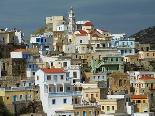 Der malerische Ort Olymbos auf der ägäischen Insel Karpathos, Griechenland, im Nachmittagslicht