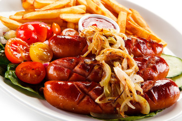 Grilled sausages and vegetables 