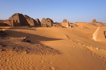Fototapeta na wymiar Die Pyramiden von Meroe im Sudan