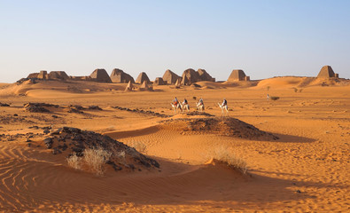 Die Pyramiden von Meroe im Sudan - obrazy, fototapety, plakaty