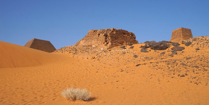 Die Pyramiden von Meroe im Sudan