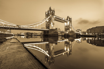 Tower Bridge in London, UK © Pawel Pajor