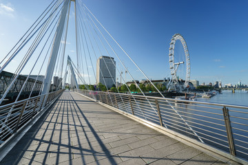 Golden Jubilee Bridge in London, ENGLAND - obrazy, fototapety, plakaty