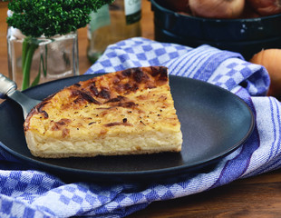 Ziibelewäije - Zwiebelwäje auf Teller, Rustikal, Foodstyling  © Roger Heil