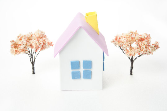 住宅と桜の木の模型
