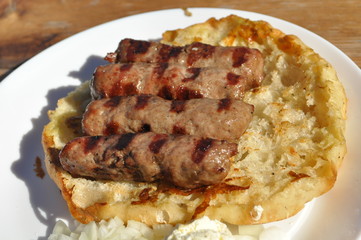 Cevapi u lepinji