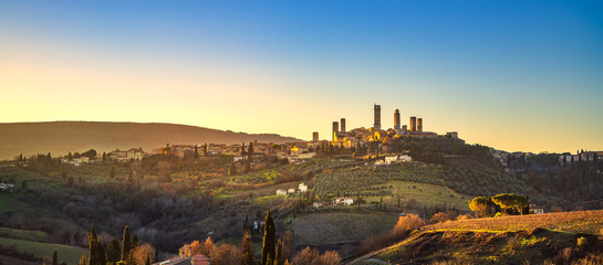 San Gimignano panoramic medieval town towers skyline and landscape. Tuscany, Italy - obrazy, fototapety, plakaty