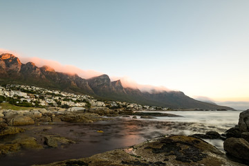 Fototapeta na wymiar Kapstadt-Camps Bay mit den 12 Aposteln
