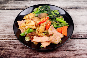 Fried big noodle topped mixed vegetables for organic food.