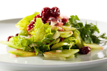 Fresh Green Salad with Radish and Cherry Berries