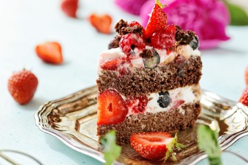 Chocolate berry cake with cream