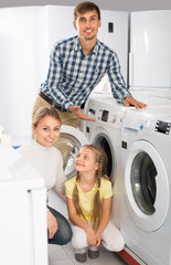 Positive family with child  in hypermarket