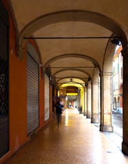 Fototapeta na wymiar arches of Bologna