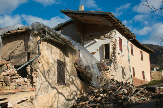 Effetti del terremoto che ha colpito il centro Italia