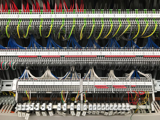 Strom Reihenklemmen im Verteilerschrank