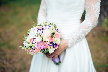 Obraz na płótnie Canvas wedding bouquet with summer flowers