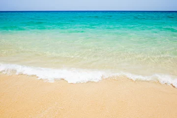Fototapeten Wave of the sea on the sand beach. © Tee11