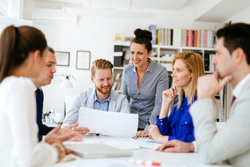 Obraz premium Businesspeople and architects planning